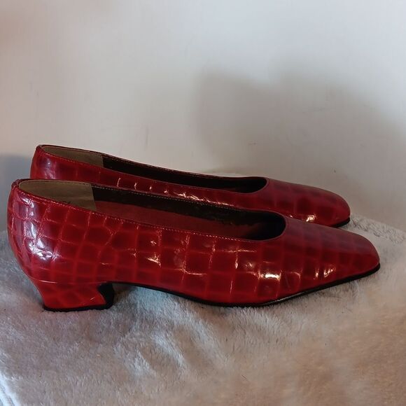 Magdesians Red Leather Crocodile Pattern Women's Kitten Heel Pumps - Picture 6 of 6